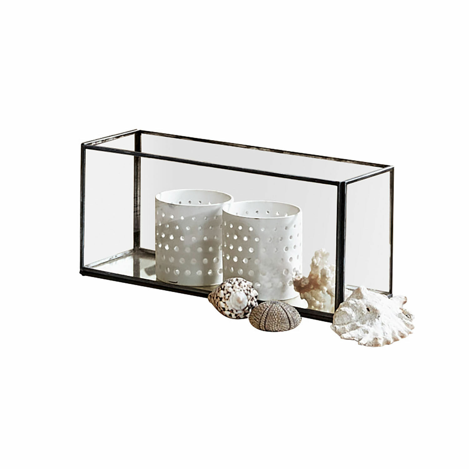 Windlicht Flavin Rechteckige Glasvitrine mit Metallrahmen und weißen Keramik-Teelichthaltern mit Löchern
