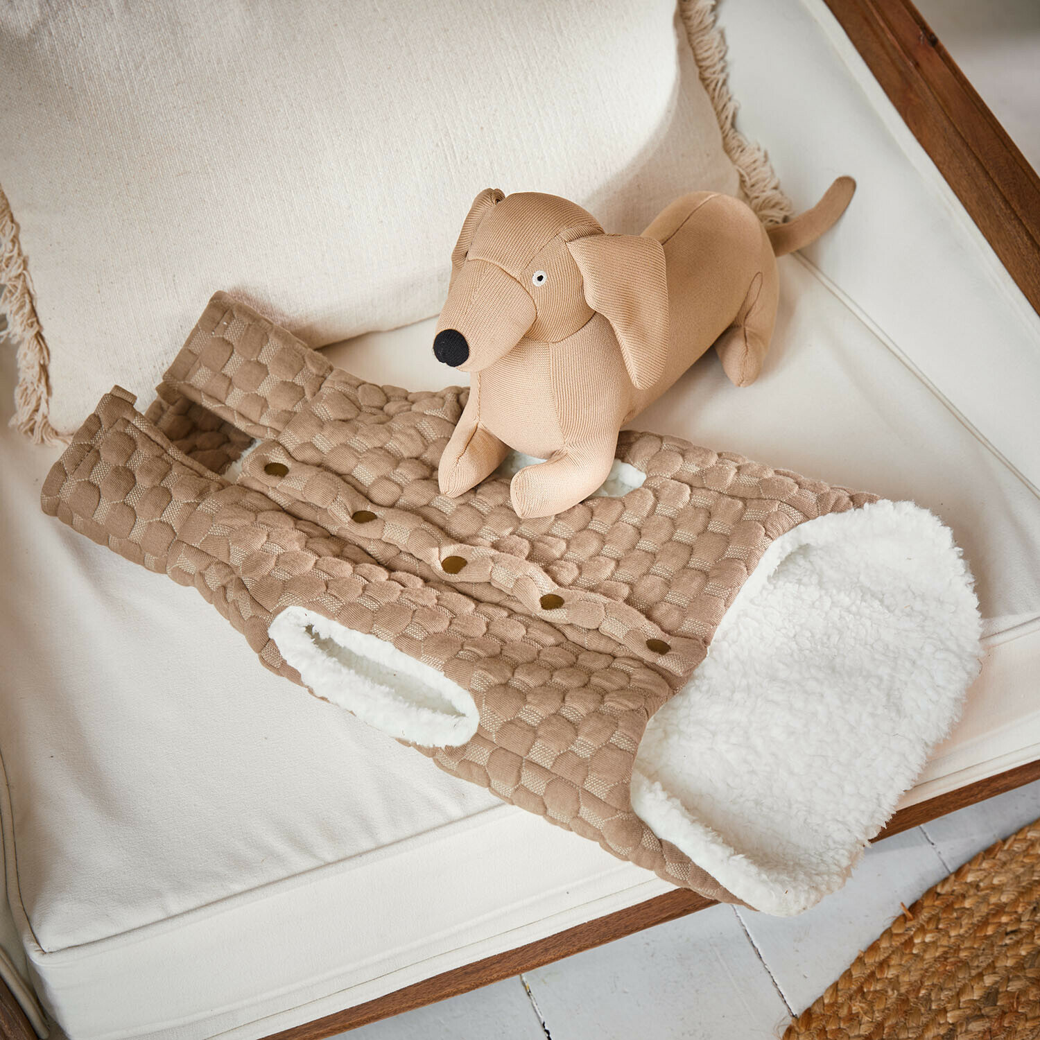 Hundemantel Cranley Beige gesteppte Weste mit weichem weißem Teddyfutter, wärmendes und modisches Kleidungsstück