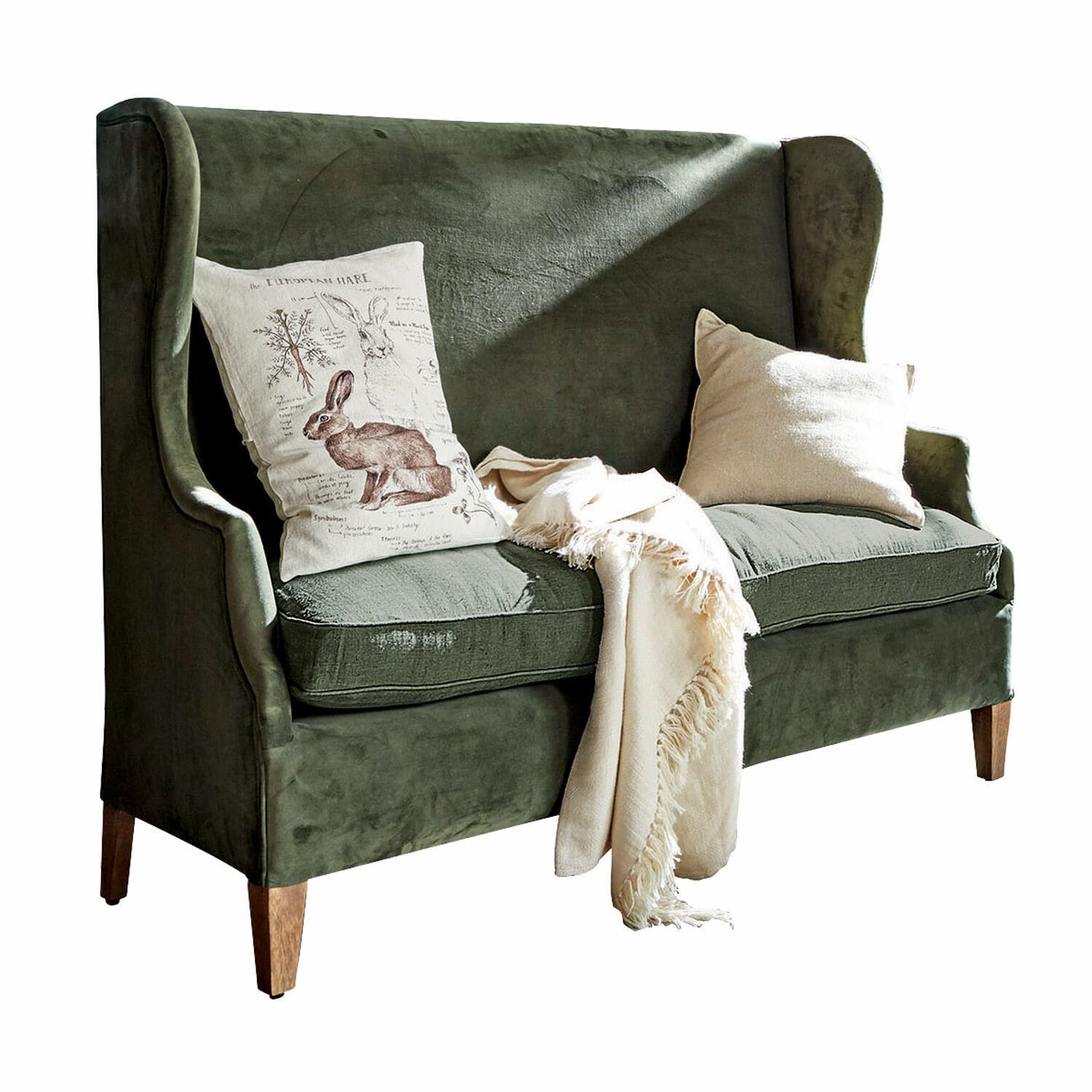 Sofa Ombra Grünes Samtsofa mit Holzbeinen, dekorativen Kissen und cremefarbenem Plaid