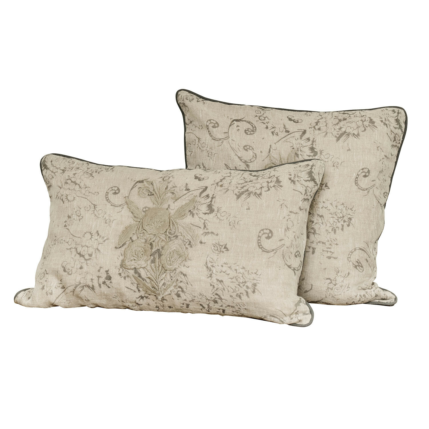 Set aus zwei beigen Leinenkissen mit floralem Muster und grauem Paspelrand als Dekokissen