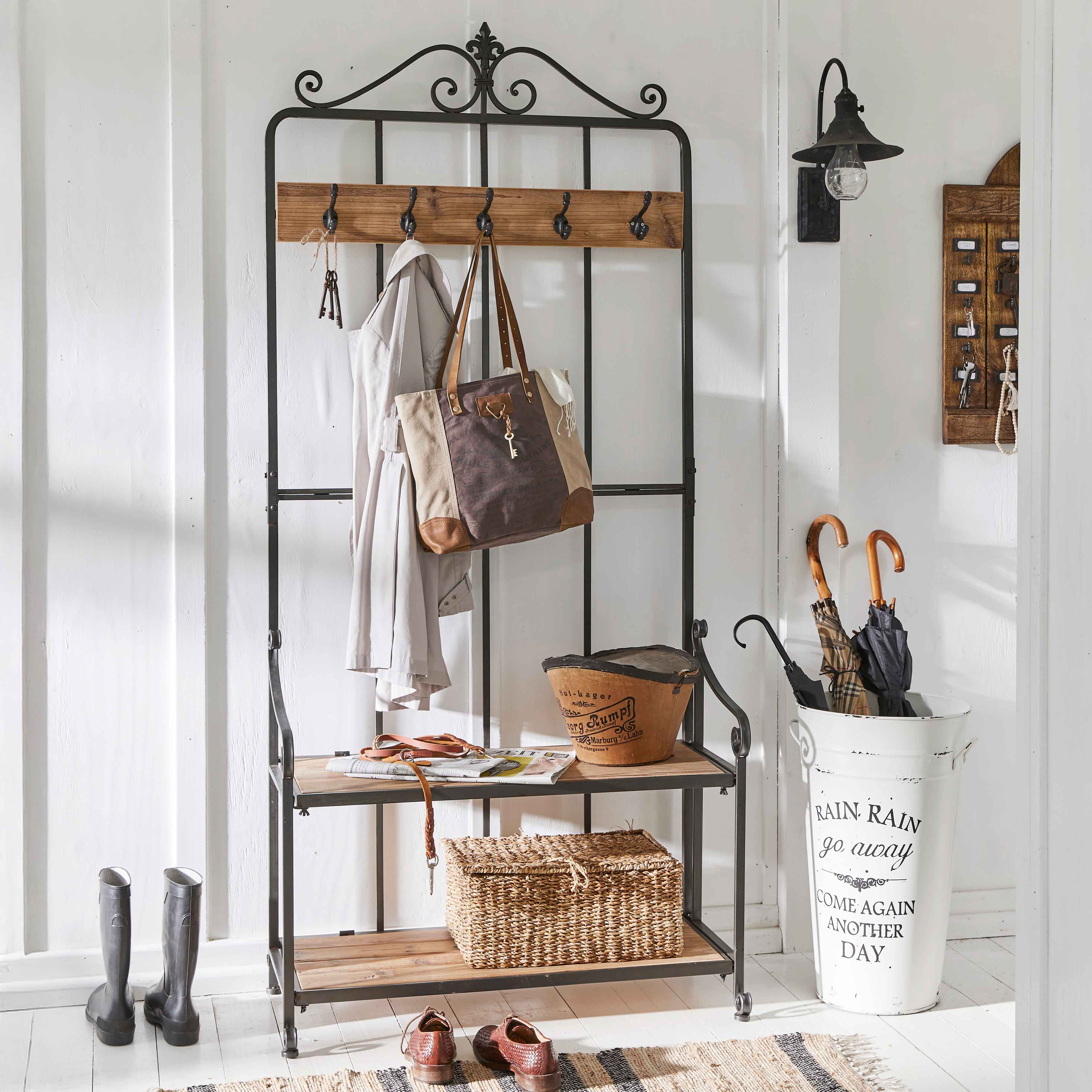 Metall-Garderobe mit Holzablage und Haken im Vintage-Stil für Flur mit Accessoires