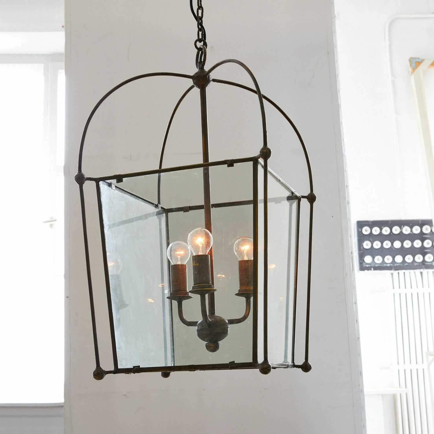 Leuchter Sèvres Hängelampe aus Metall und Glas im Vintage-Stil mit drei Glühbirnen, dekorative Deckenleuchte