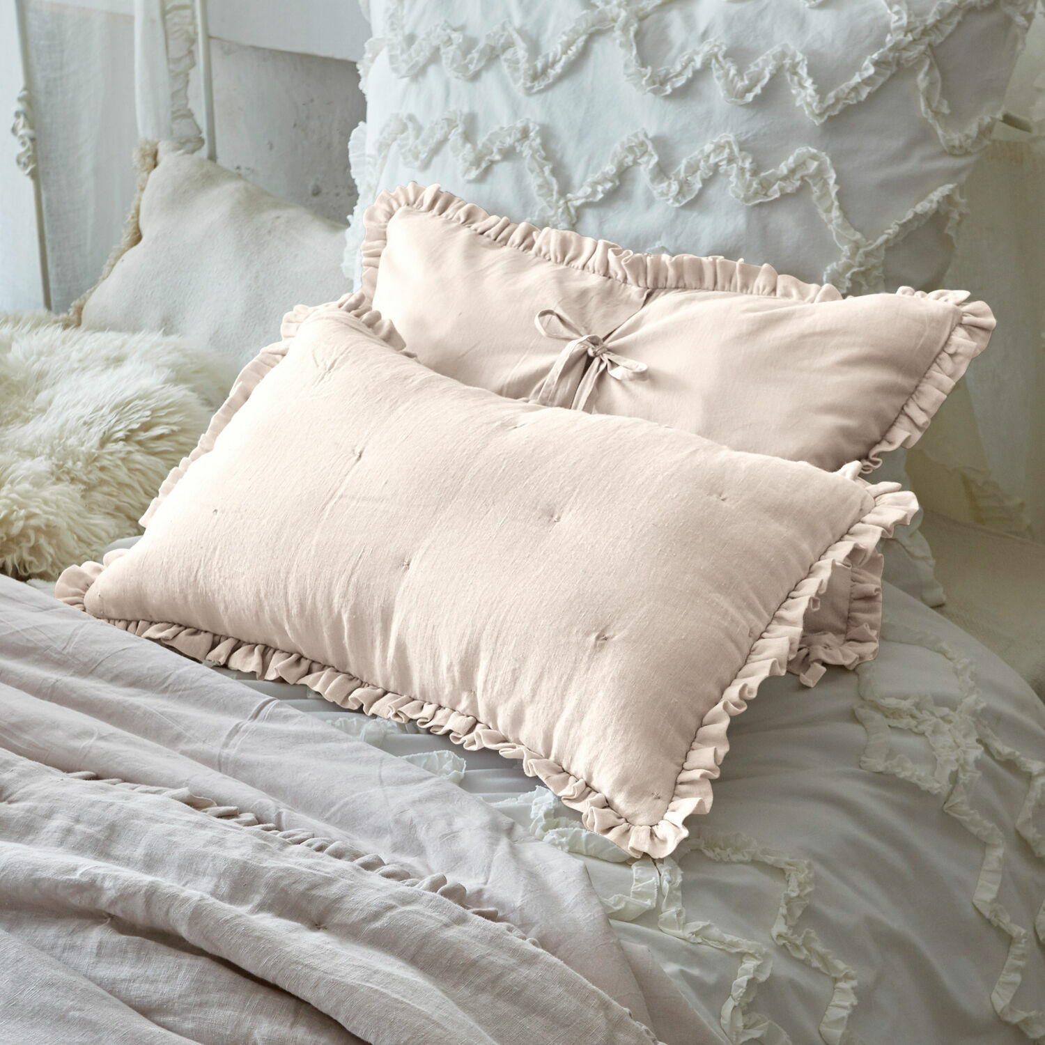 Kissenhülle 2er Set Iriga Beige Baumwoll-Kissenhülle mit Rüschen, dekorativ und weich für das Schlafzimmer