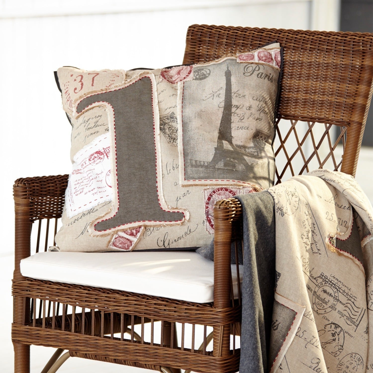 Kissen Coussin Dekoratives Kissen aus beigem Stoff mit Eiffelturm-Motiv und großer Zahl 1, Briefmuster
