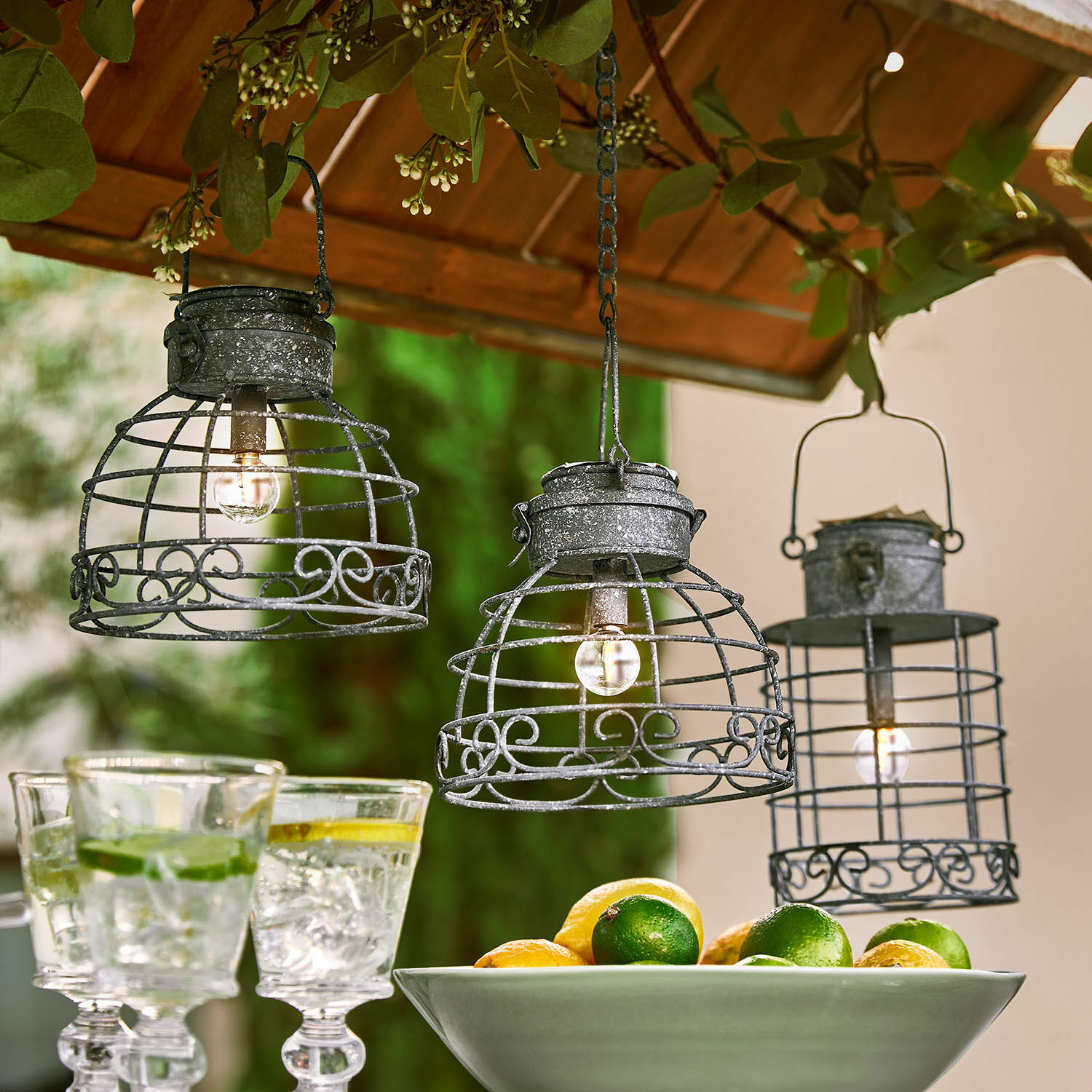 Solar-Laterne 3er Set Yirevol Vintage graue Metall-Hängelaternen mit LED-Beleuchtung, dekorative Gartenbeleuchtung
