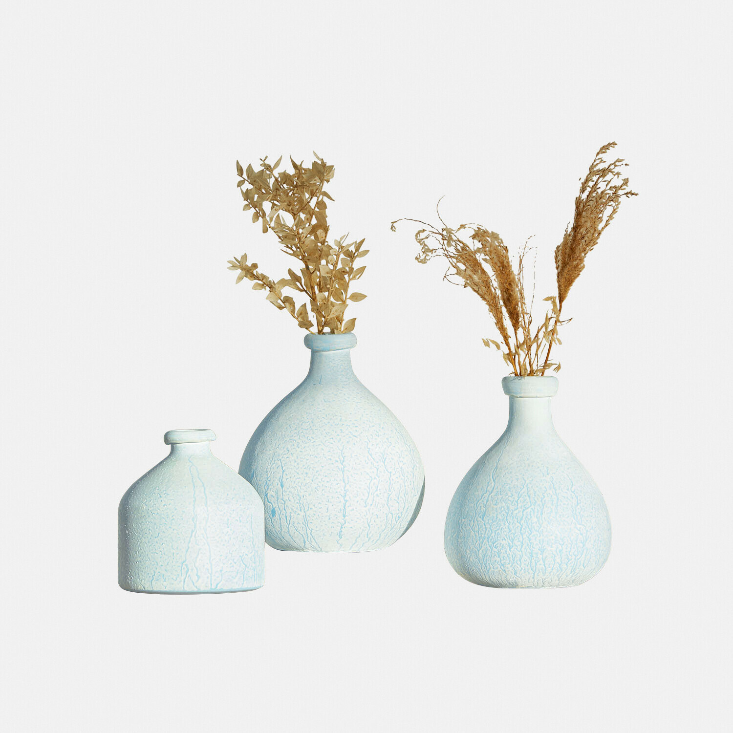 Vase 3er Set Donara Set aus drei hellblauen Keramikvasen mit getrockneten Pflanzen, stilvolle Wohnraumdekoration