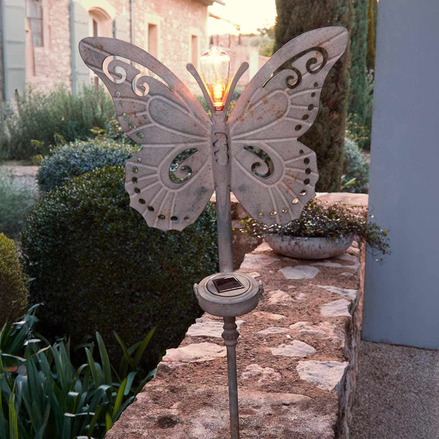 Dekorative Gartenleuchte aus grauem Metall in Schmetterlingsform mit Solar-LED-Licht