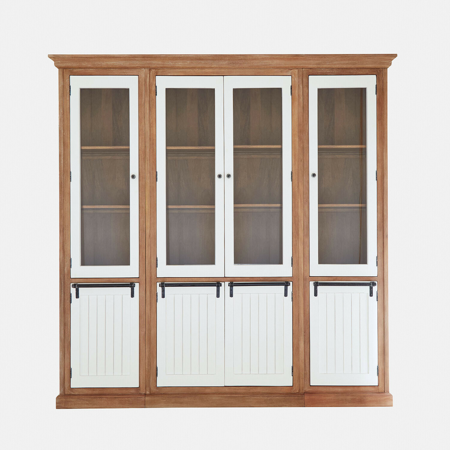 Großer Holzvitrinenschrank mit weißen Türen und Glaseinsätzen für stilvolle Aufbewahrung