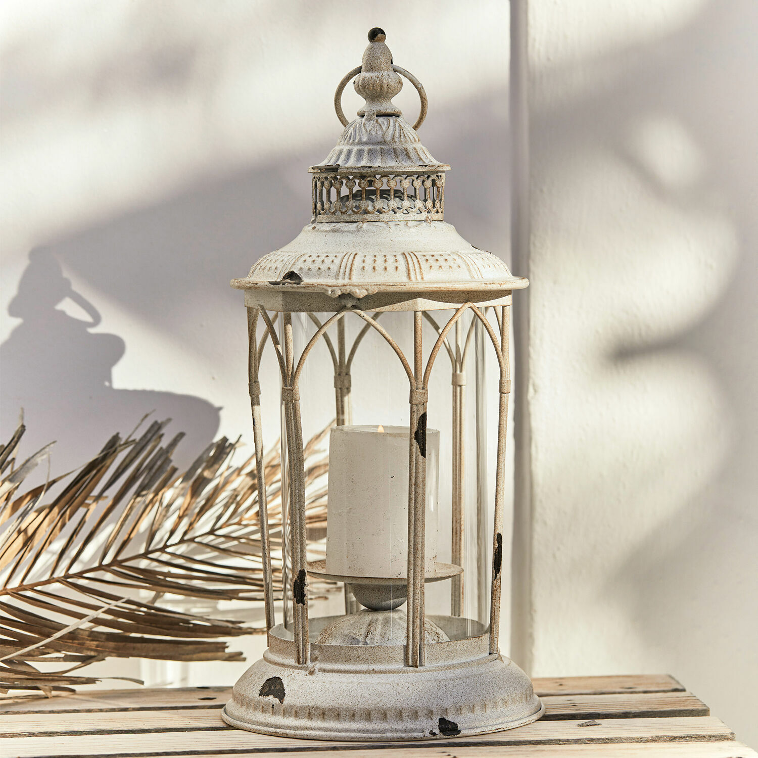Laterne Lanao Dekorative Metalllaterne im Vintage-Stil in Weiß mit Kerzenhalter, Wohn- und Gartendekoration