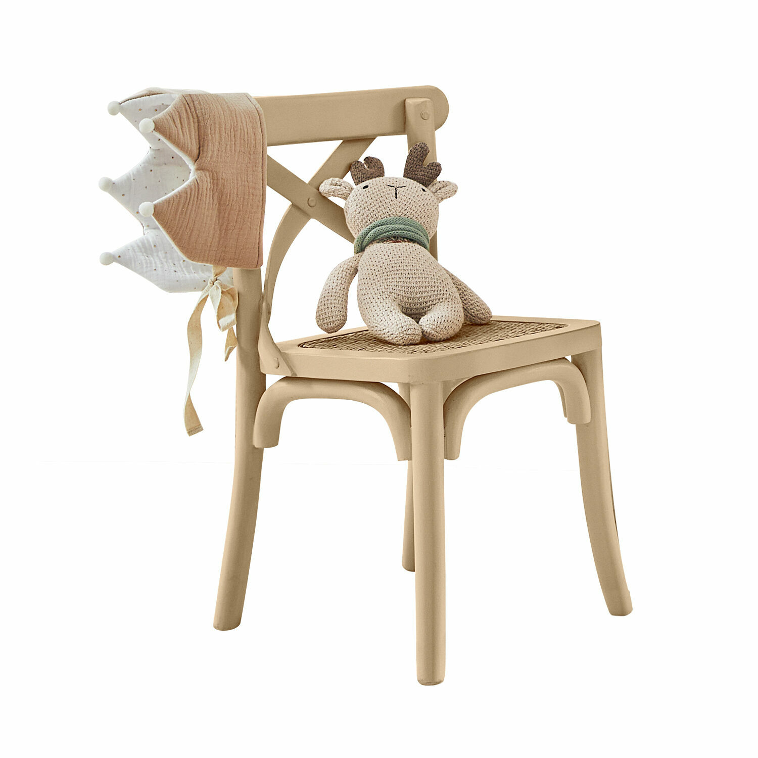 Kinderstuhl Sourila Beiger Holzstuhl mit geflochtenem Sitz, gestricktes Rentier und Kinderkrone aus Stoff