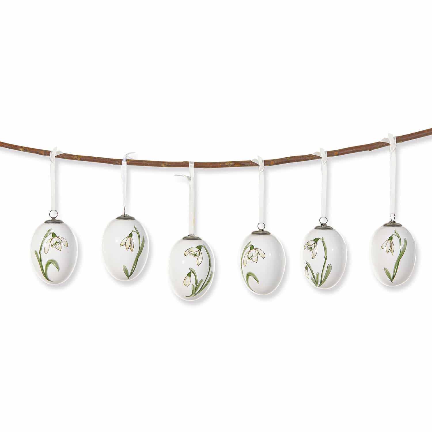 Osterei 6er Set Willmare Set aus sechs weißen Keramikeiern mit grünen Blumen, an einem Ast hängend, Frühlingsdekoration
