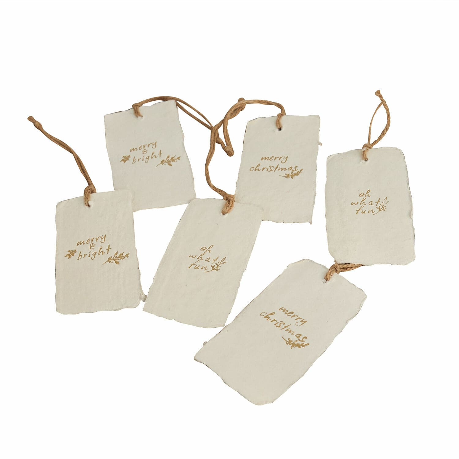 Anhänger 6er Set Aamira Set aus sechs weißen Papieranhängern mit braunen Schriftzügen und Schnüren für Weihnachtsdeko