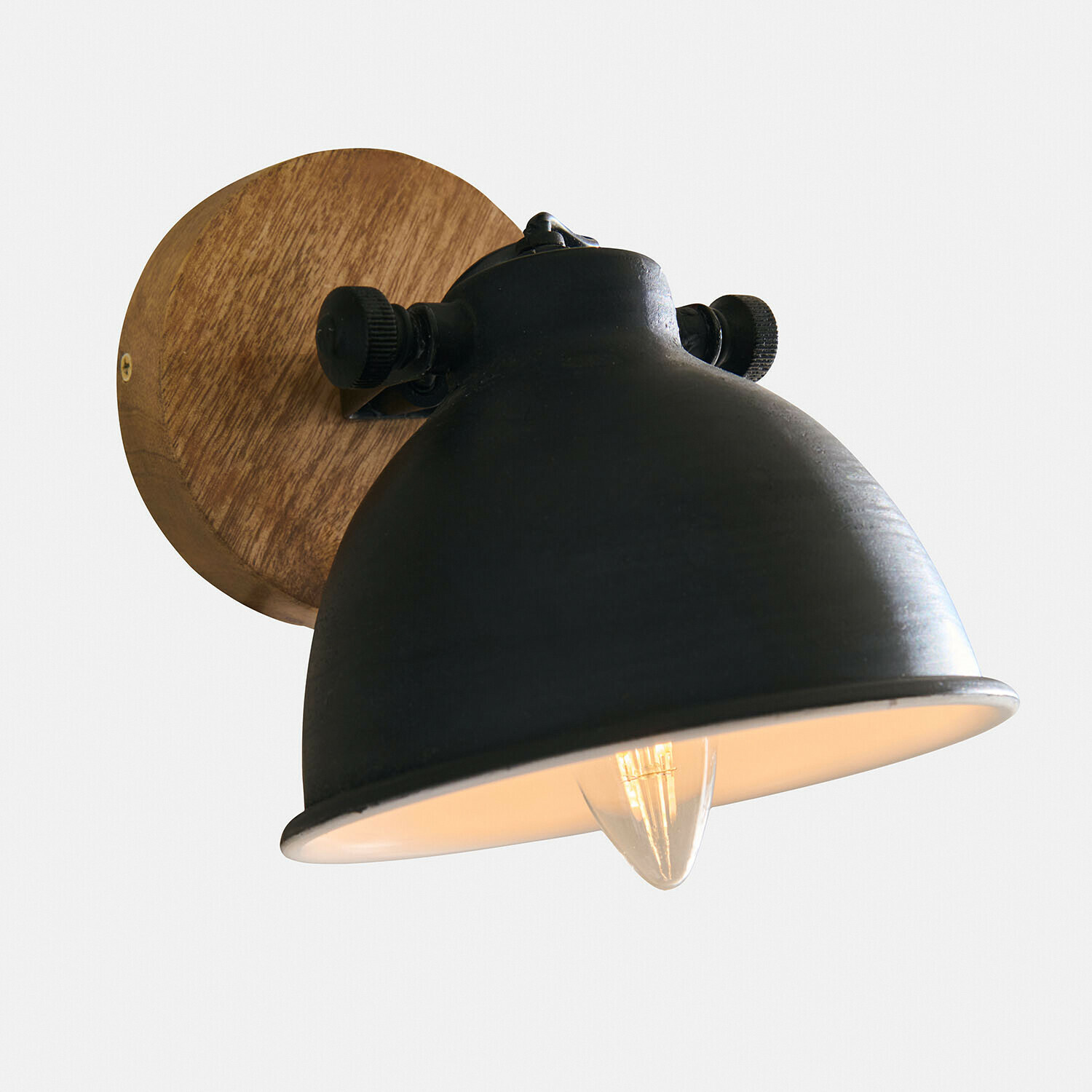 Wandlampe Ballée Schwarze Metall-Wandleuchte mit Holzsockel im Industrie-Stil, Innenbeleuchtung für Wohnzimmer