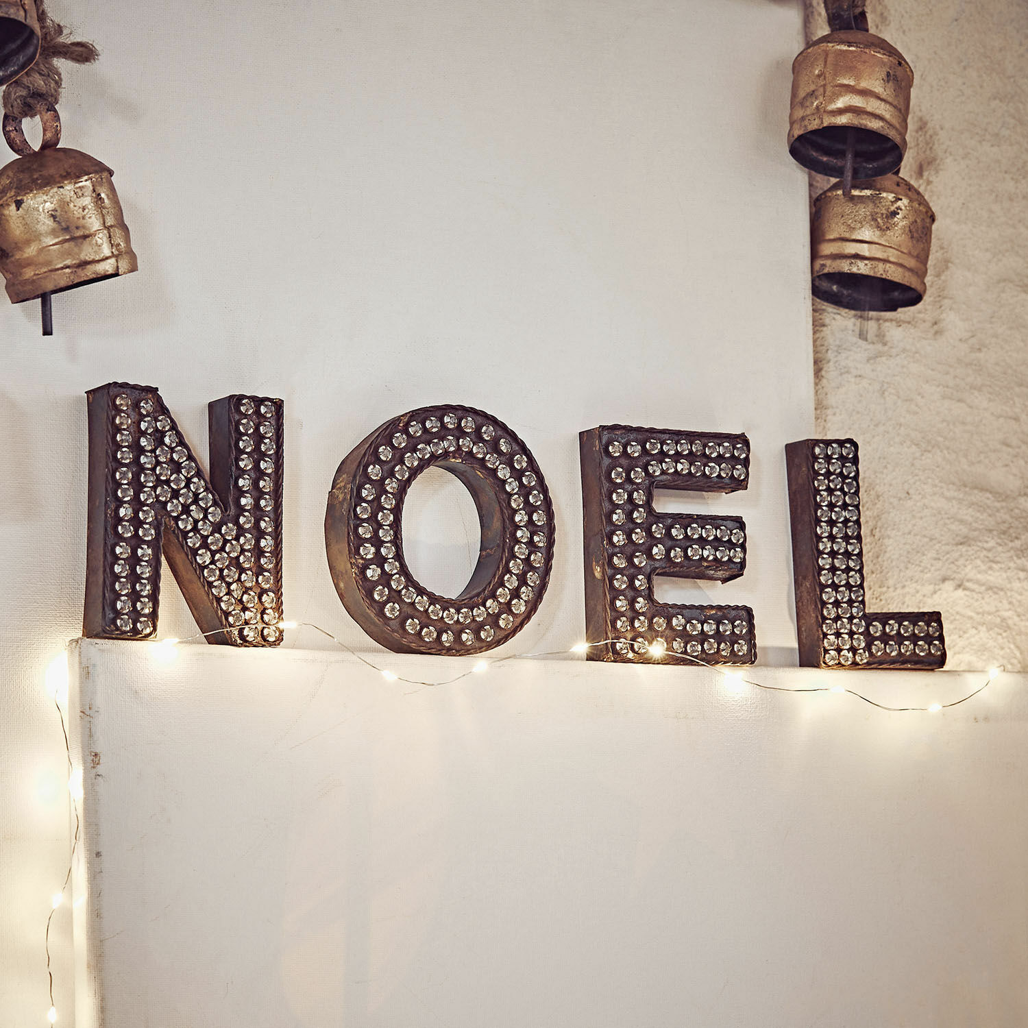 Buchstaben NOEL NOEL Dekorative NOEL Buchstaben aus dunklem Metall mit Kristallverzierung und Lichterkette für Weihnachtsdeko