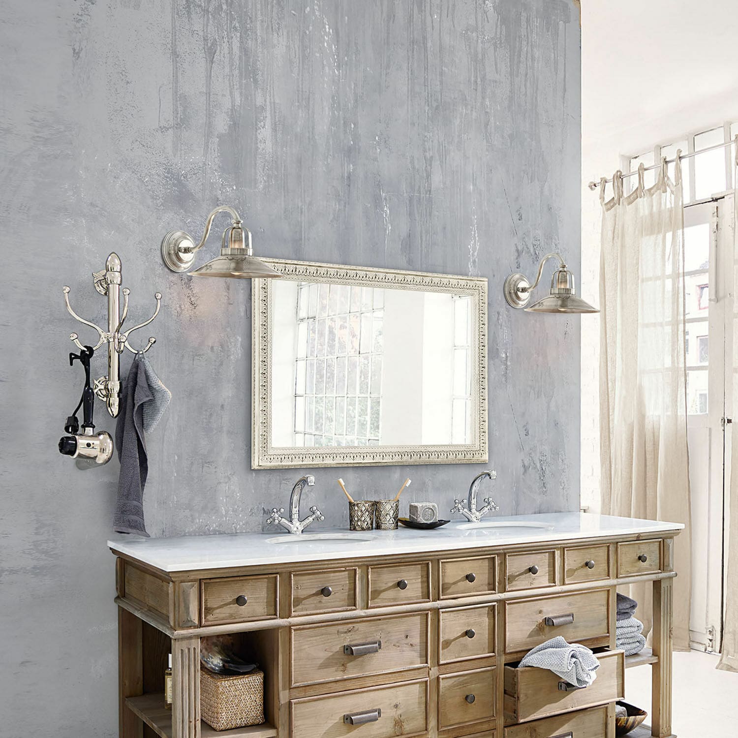 Spiegel Vinciano Holz-Badezimmerschrank mit weißer Marmorplatte und Doppelwaschbecken im Vintage-Stil