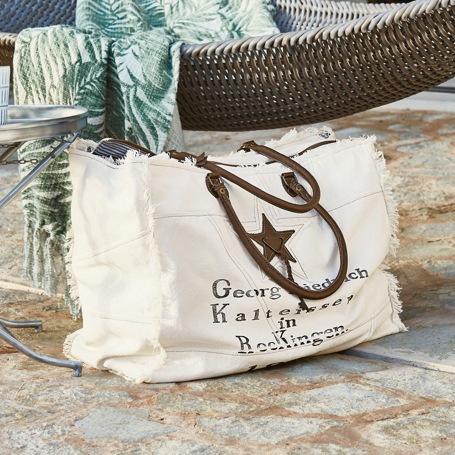 Tasche Friedrich Große weiße Segeltuchtasche mit braunen Griffen und Sternmotiv, ideal als Einkaufs- oder Strandtasche