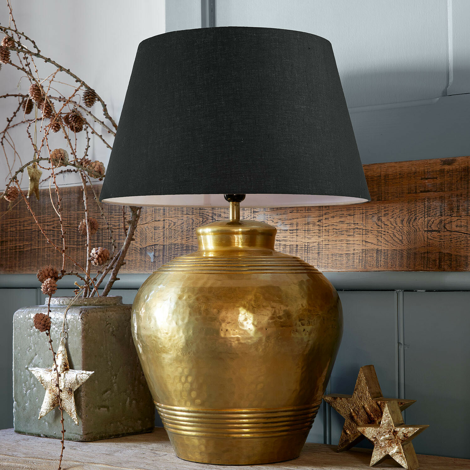 Tischlampe Brisanta Tischlampe aus Messing mit schwarzem Lampenschirm, dekoratives Wohnaccessoire für Wohnzimmer
