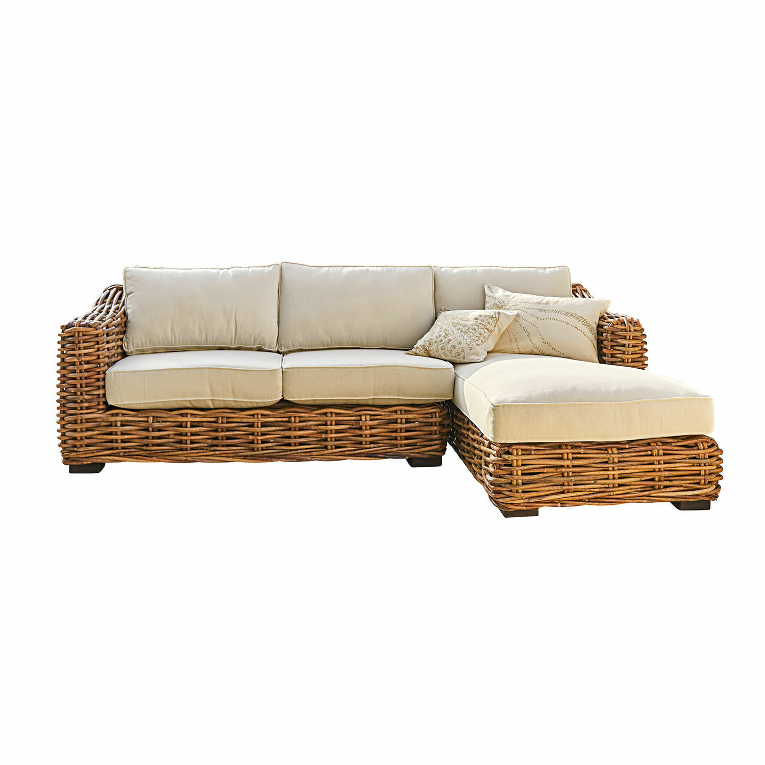 creme/braun Sofa Villedieu aus braunem Rattan mit cremefarbenen Kissen, bequemes Wohnzimmermöbel