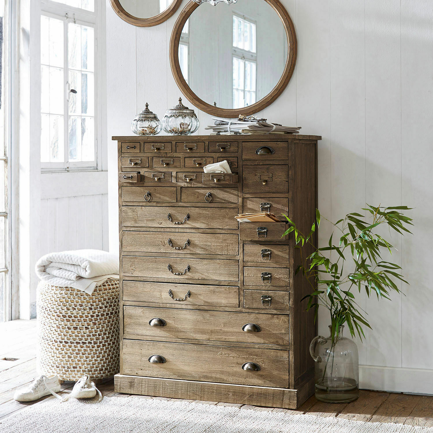 Kommode Darling Vintage Holzkommode mit vielen Schubladen und Metallgriffen in hellbrauner Farbe