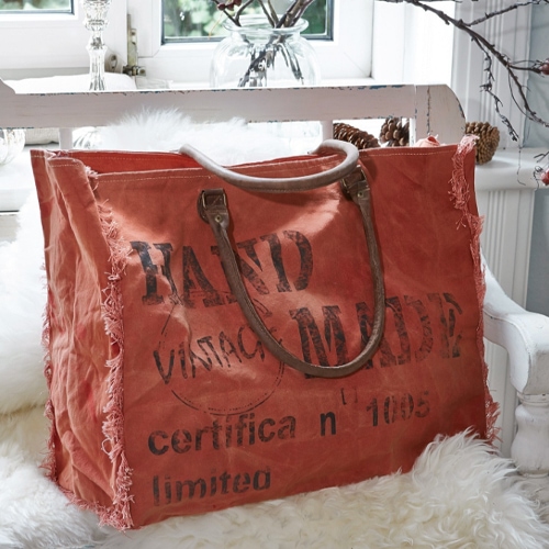 Große Vintage-Tasche aus rotem Stoff mit braunen Griffen und Aufdruck hand made