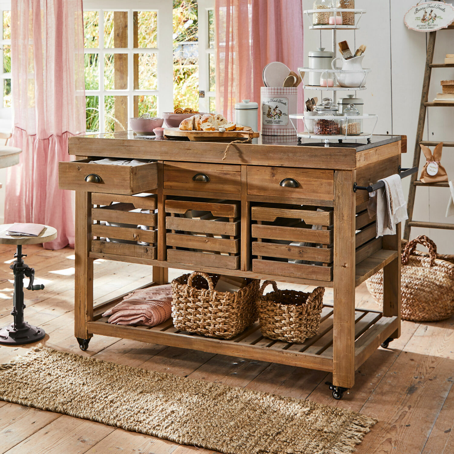Küchenblock Haddonfield Küchenwagen aus Holz in Naturfarbe mit Schubladen und Körben, praktisches Aufbewahrungsmöbel