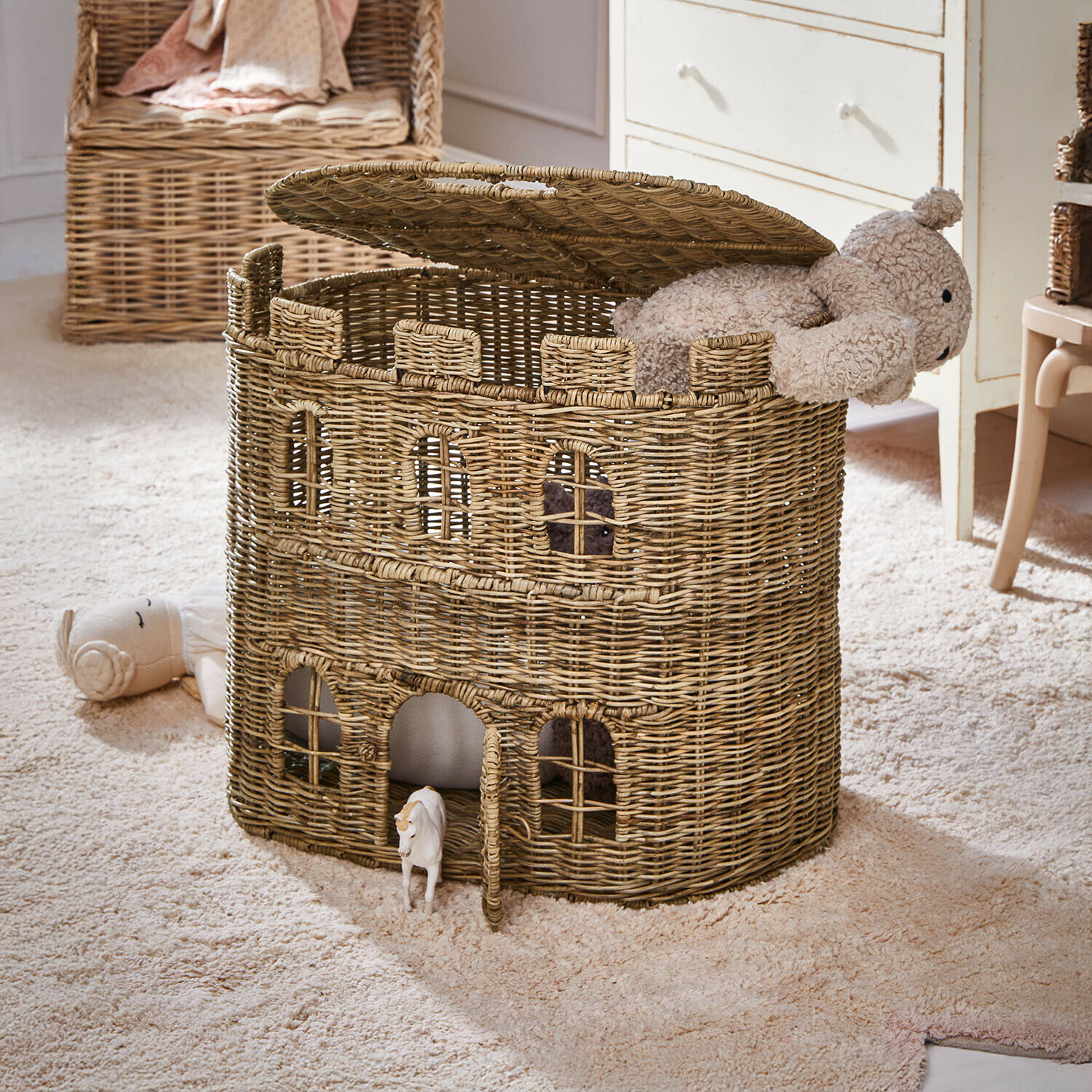 Schlosskorb Bumbala Aufbewahrungskorb aus Rattan in Schlossform mit Spielzeug, naturfarbig, praktischer Organizer fürs Kinderzimmer