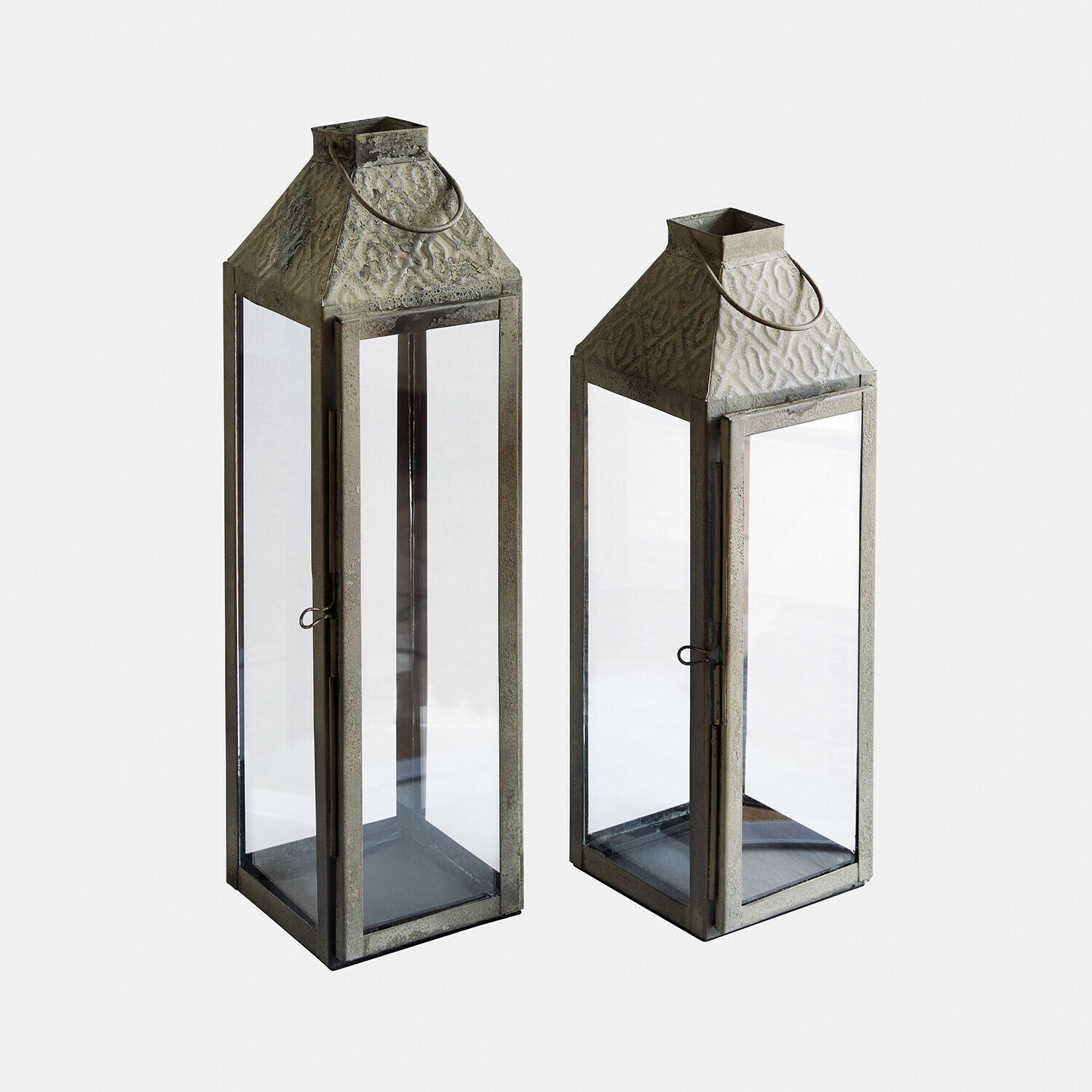 Set aus zwei grauen Metalllaternen mit antikem Finish und Glaseinsätzen für Dekoration