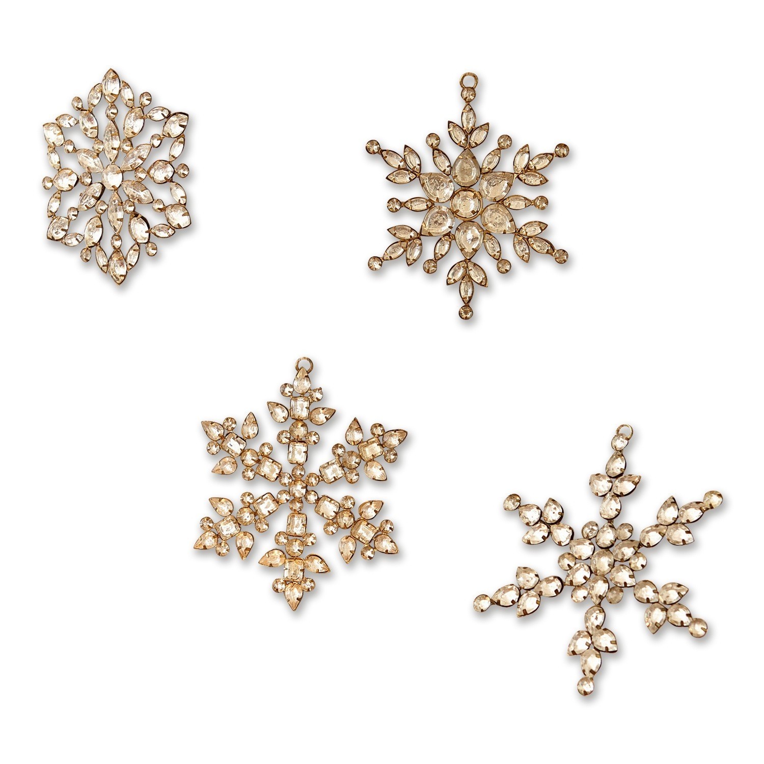 Set aus vier goldfarbenen Schneeflocken-Anhängern mit Kristallen als festliche Wohnungsdekoration