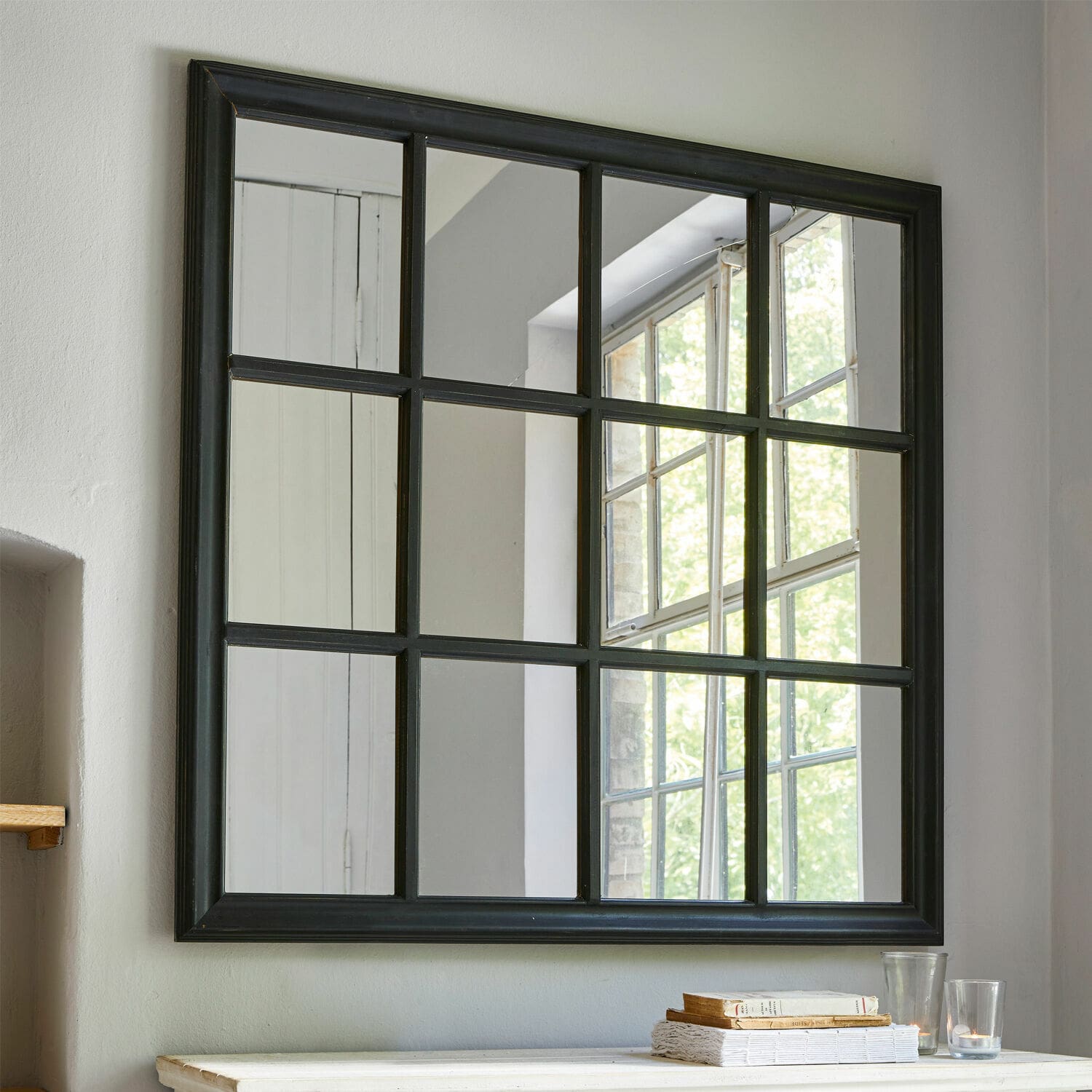 Spiegel Wesley Quadratischer Wandspiegel mit schwarzem Rahmen und 12 geteilten Segmenten, Wohnaccessoire