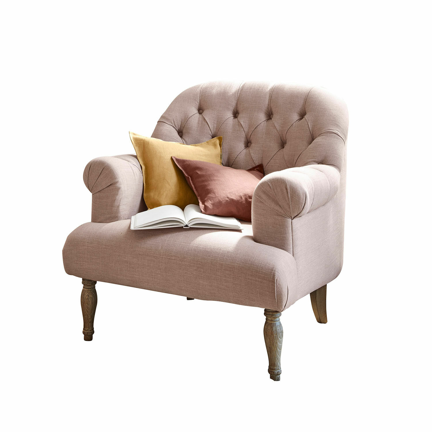 Sessel Shambrook Rosa gepolsterte Couch mit Holzbeinen, dekoriert mit zwei Kissen und einem offenen Buch
