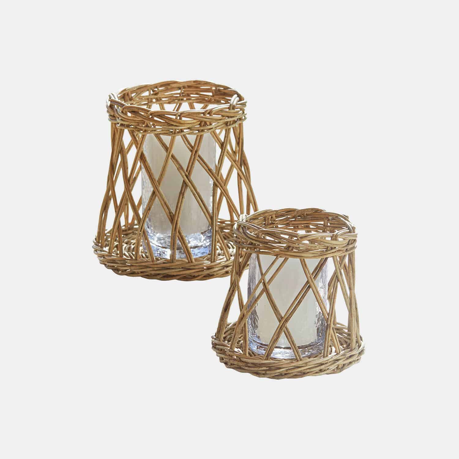 Laterne 2er Set Melari Set aus zwei Rattan-Laternen in Naturfarbe mit weißen Kerzen für Wohnraumdekoration