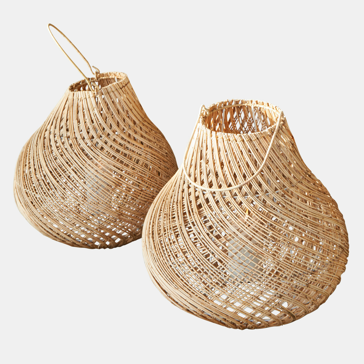 Laterne 2er Set Stormea Zwei natürliche Rattan-Laternen in Beige, dekorative Beleuchtung für Haus und Garten