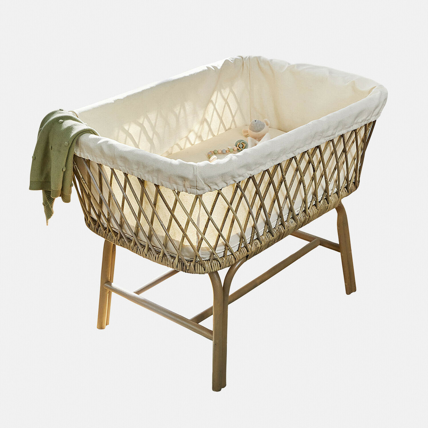 Babybettchen Nuvinas Kinderkorb aus Rattan und Holz mit cremefarbener Polsterung und grünem Decken, Babyzimmermöbel