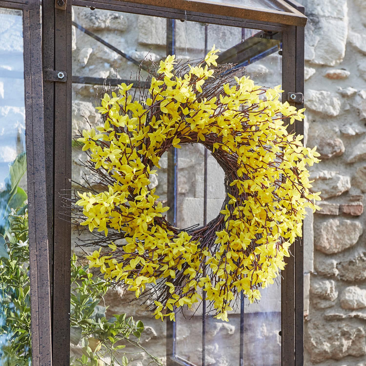 Kranz Gillery Frühlingskranz mit gelben Blüten und Zweigen auf Metallrahmen, dekorative Wohn- und Gartendekoration