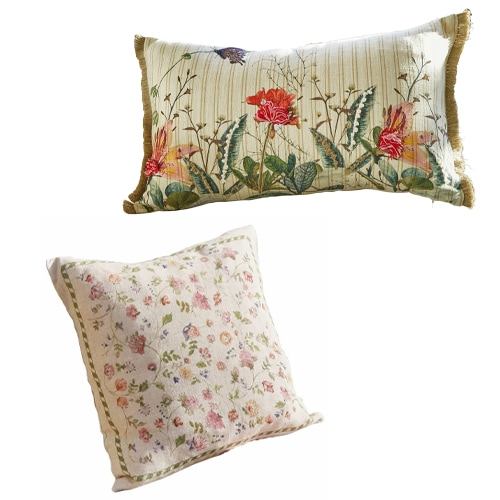 Set aus zwei dekorativen Kissen mit floralem Muster aus natürlichem Material, ideal fürs Wohnzimmer