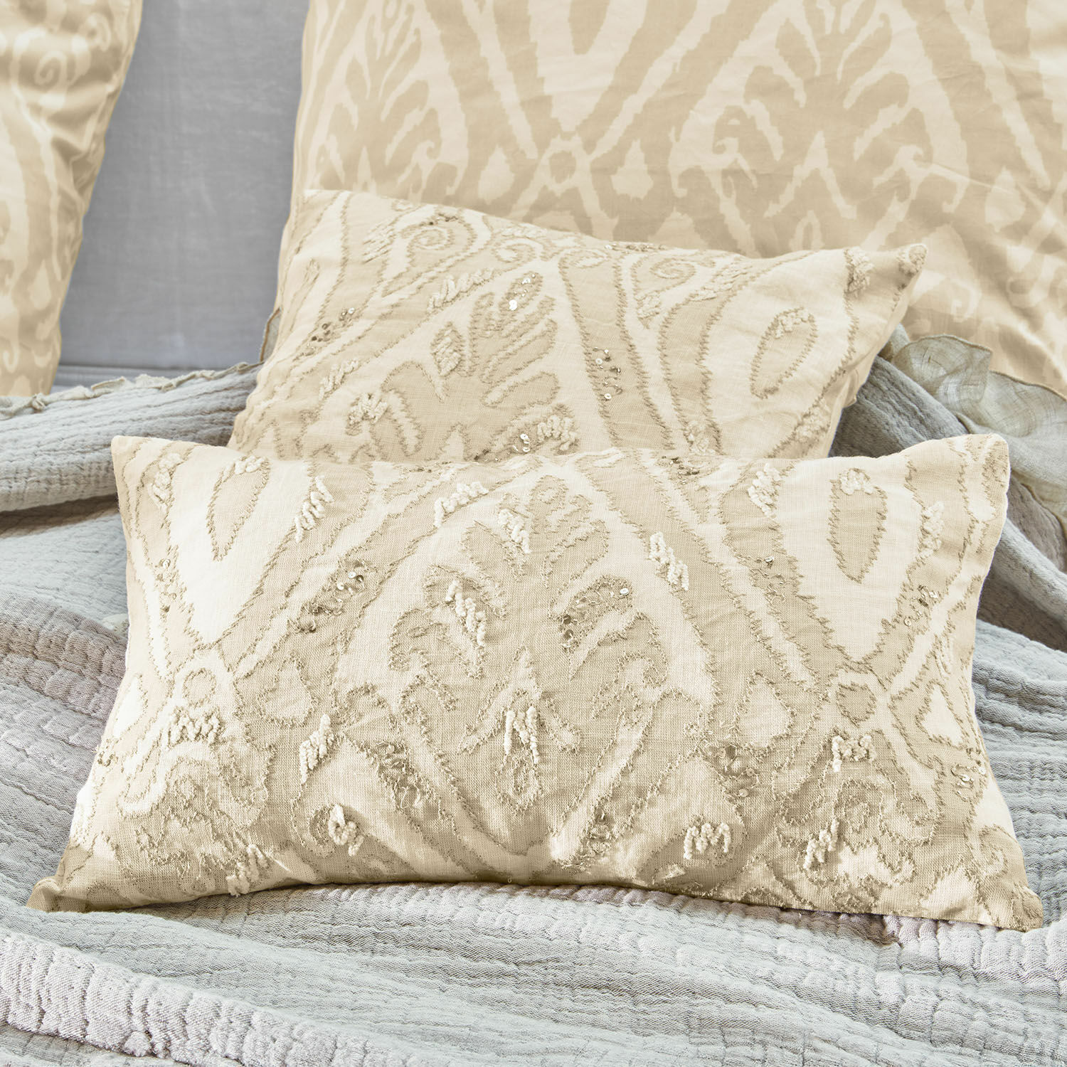 Kissenhülle 2er Set Armidale Beige dekoratives Kissen mit besticktem Muster und Pailletten auf weichem Stoff für Wohnzimmer