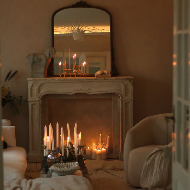 Kaminkonsole im Kerzenschein