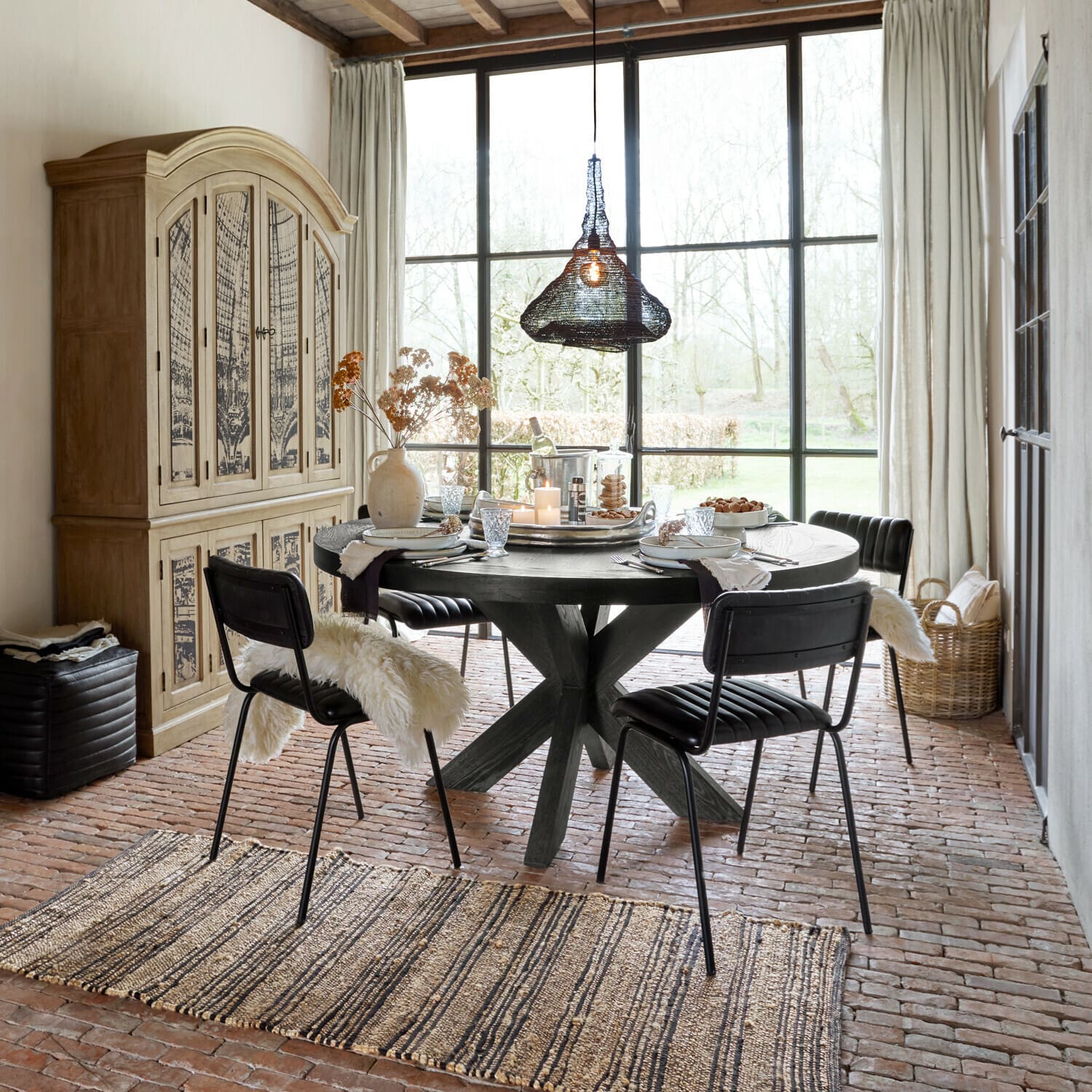 Tisch Darvoux
