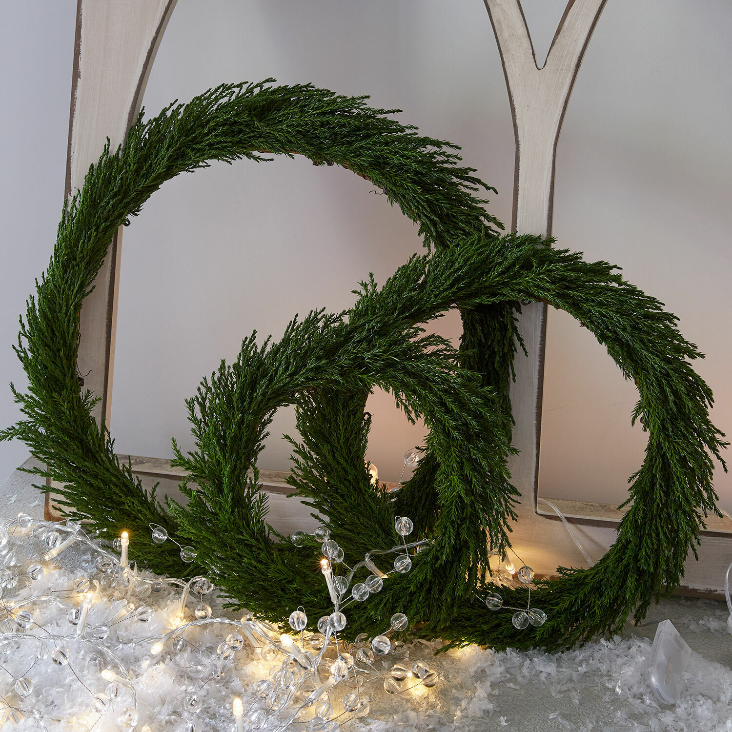Kranz 3er Set Grivale Dekorative grüne Tannenzweige-Winterkränze mit LED-Lichterkette und Kunstschnee für Weihnachtsdeko