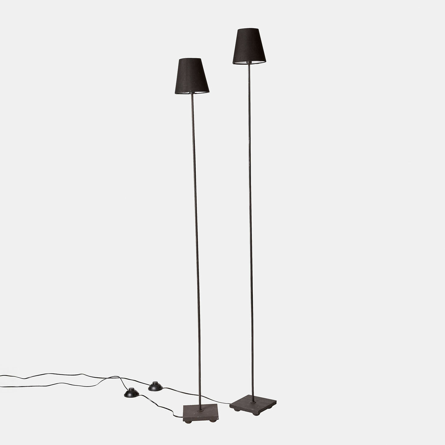 schwarz 2er-Set Stehlampen Tacoma in Schwarz mit Metallfuß und Lampenschirm, modernes Wohnzimmerlicht