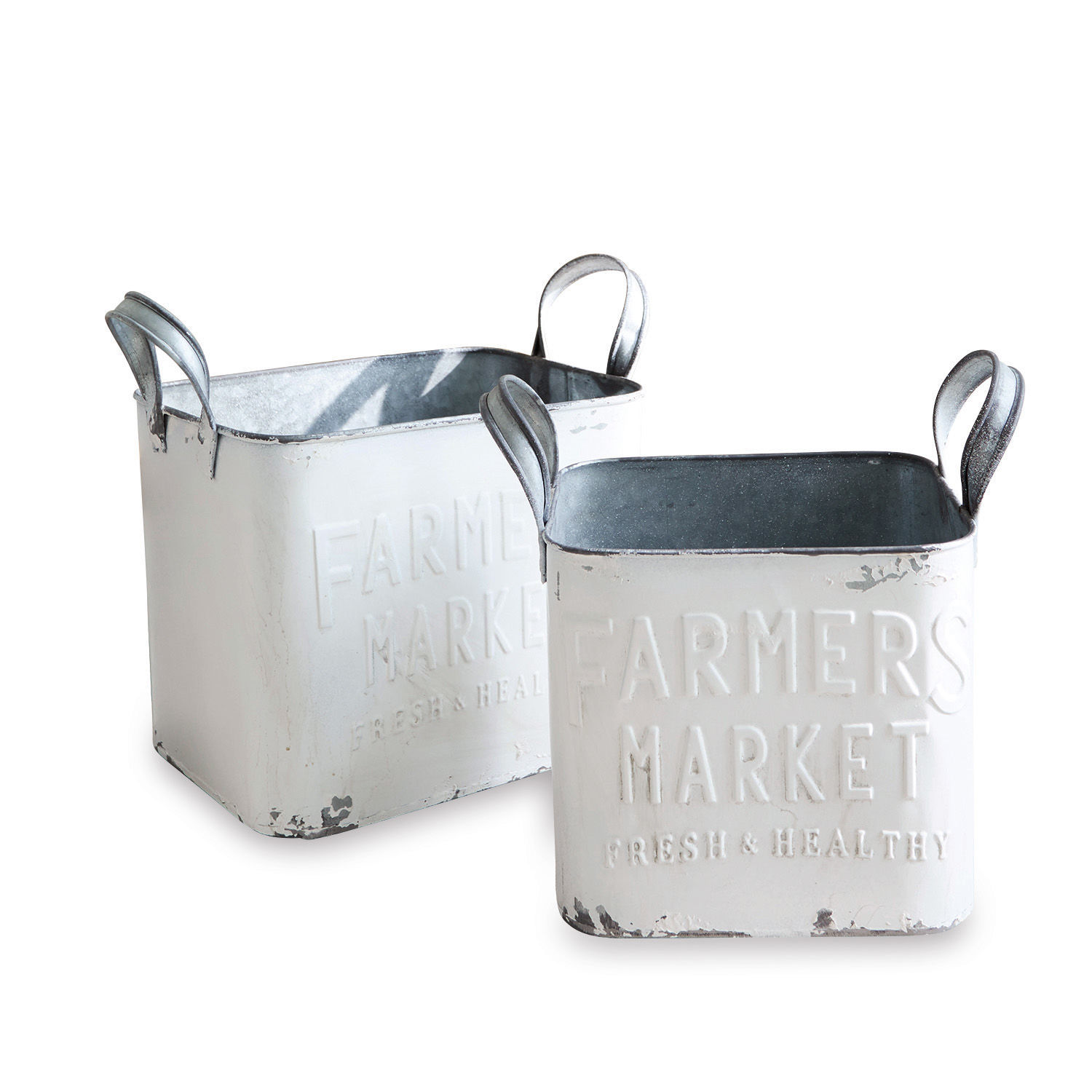 Korb 2er Set Market Set aus zwei weißen Metallbehältern mit Griffen und Schriftzug Farmers Market im Vintage-Stil