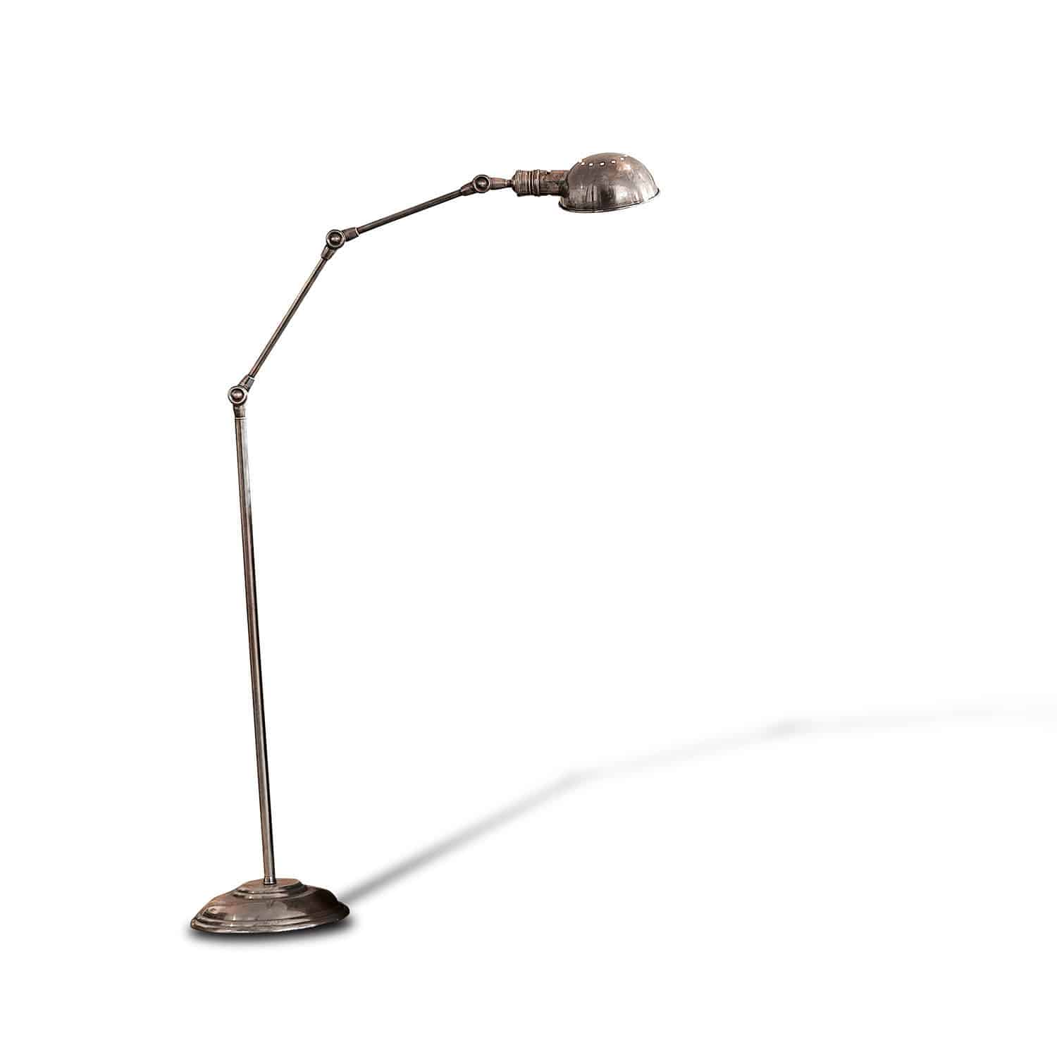 Stehlampe Tulsa Verstellbare Stehlampe aus Metall in patinierter Silberfarbe für stilvolle Innenbeleuchtung