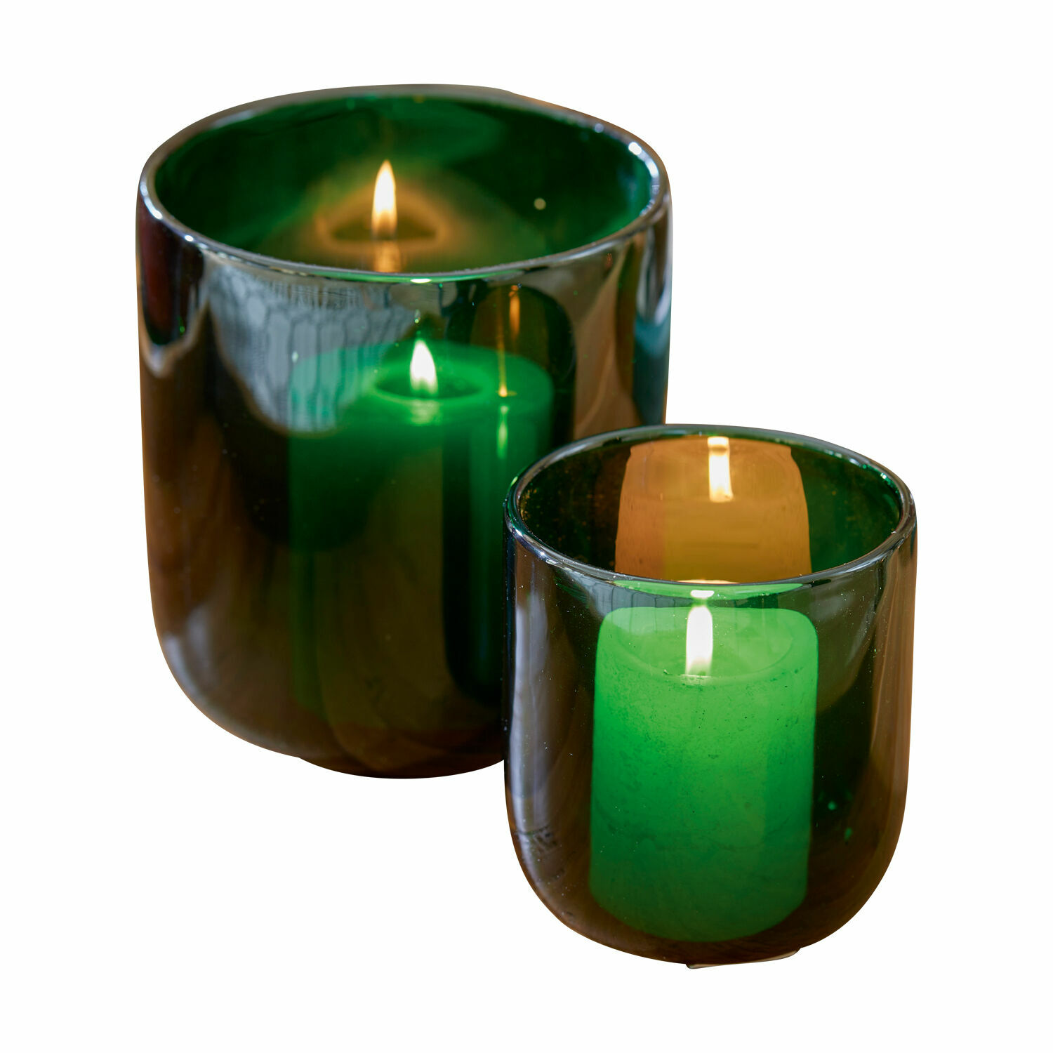 Windlicht 2er Set Theodor Set aus zwei grünen Glaswindlichtern mit brennenden Kerzen für Wohnraumdekoration