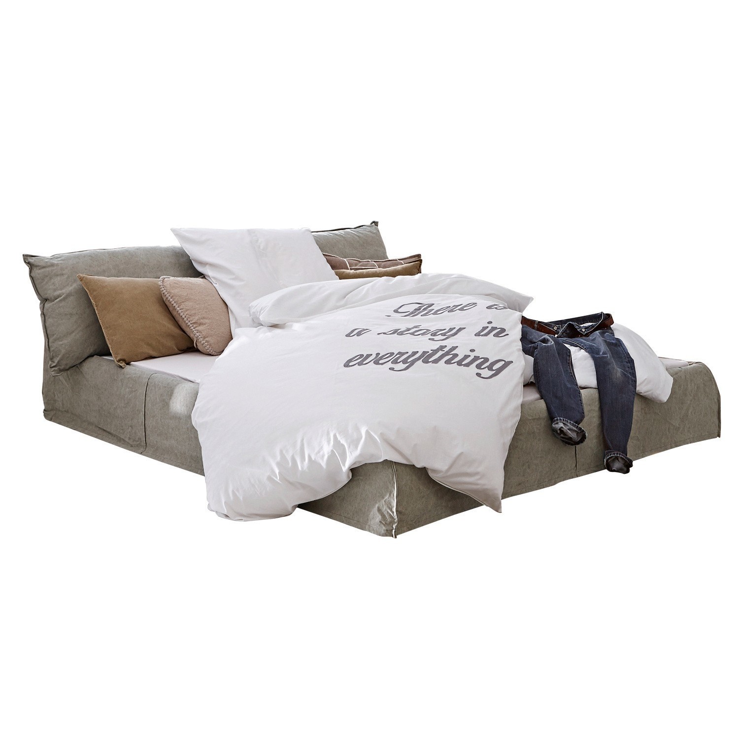 khaki Cottonwood Bett in Khaki mit Baumwollbettwäsche und dekorativen Kissen für gemütliches Schlafzimmer