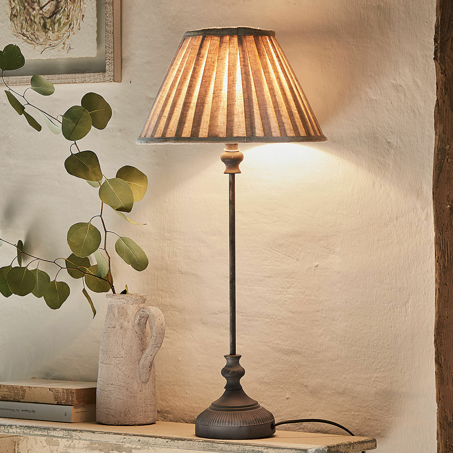 Tischlampe Ponsardin Tischlampe mit Metallfuß und beigem Stoffschirm, dekorative Vintage-Beleuchtung fürs Zuhause