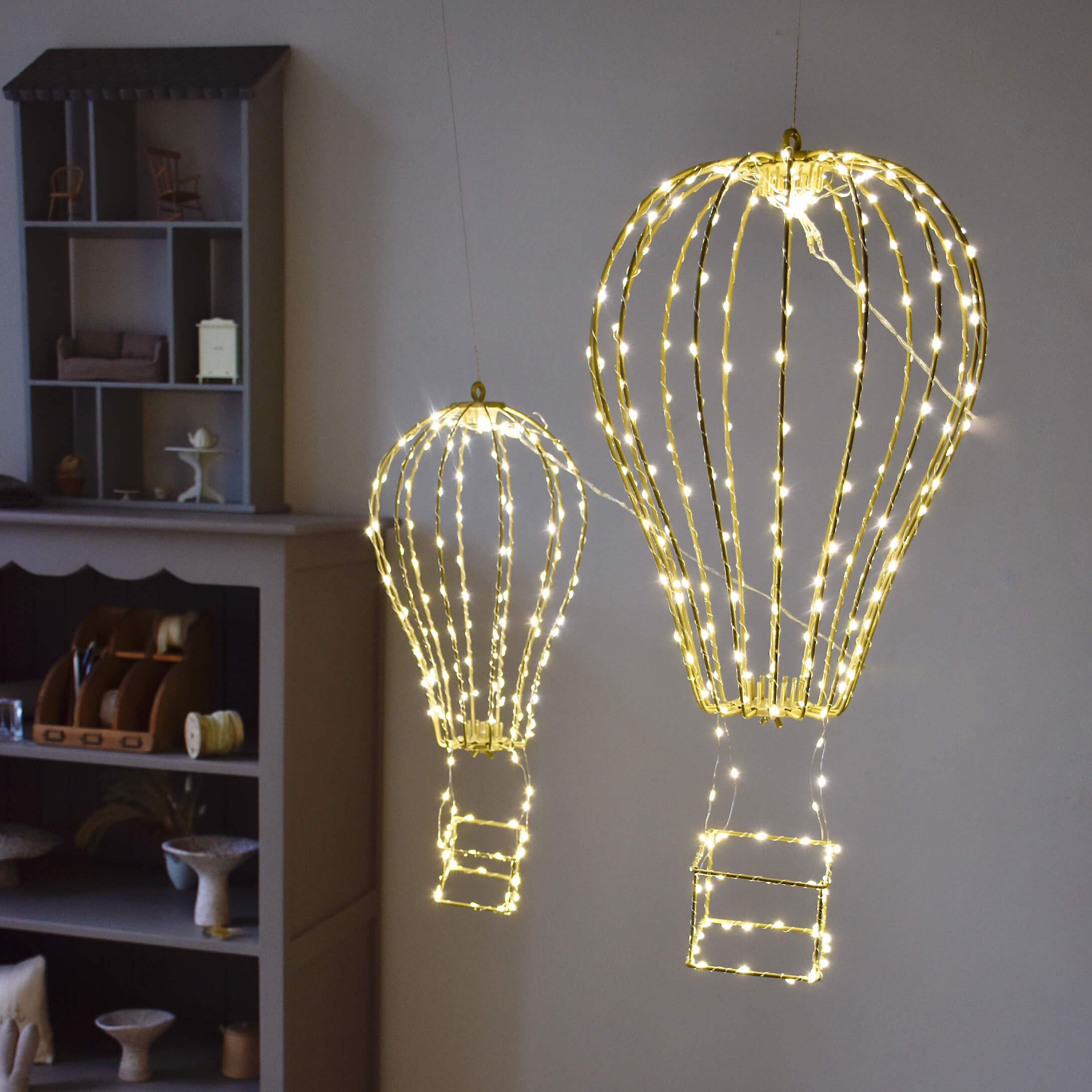 Dekorative Heißluftballon-Lichter aus Draht mit warmweißen LED-Lichtern für Innenräume