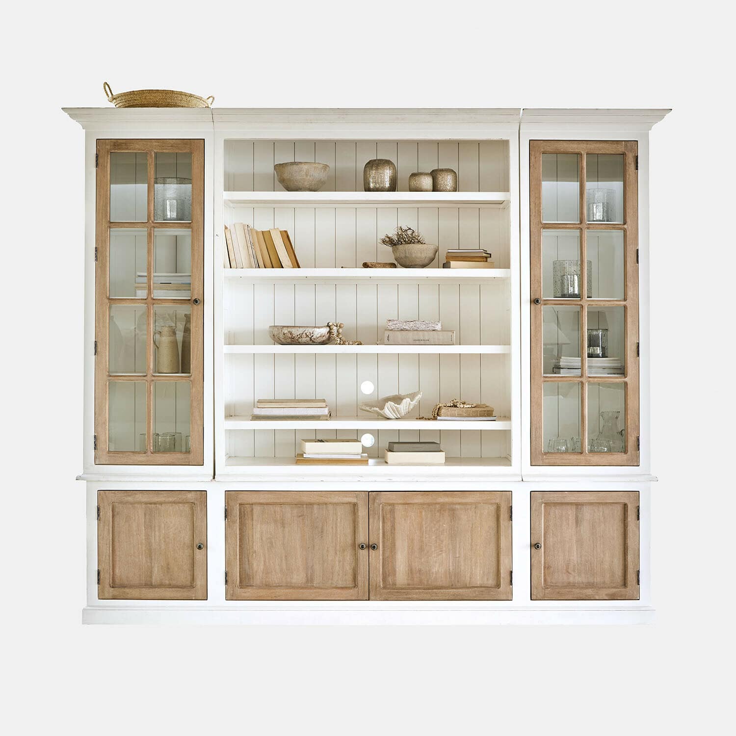 Schrank Springford Weiße Holzkommode mit Paneelen und Metallbeschlägen, klassisches Aufbewahrungsmöbel