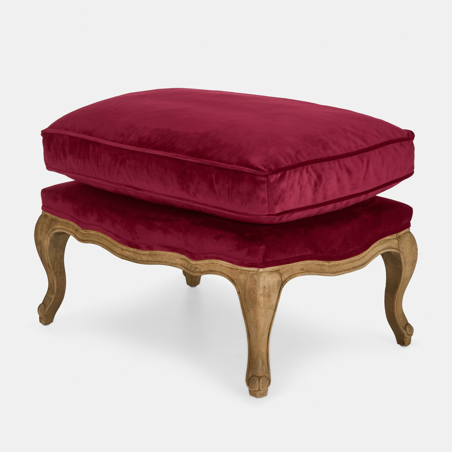 Hocker mit Holzbeinen und bordeauxrotem Samtkissen, elegantes Möbelstück für Wohnzimmer
