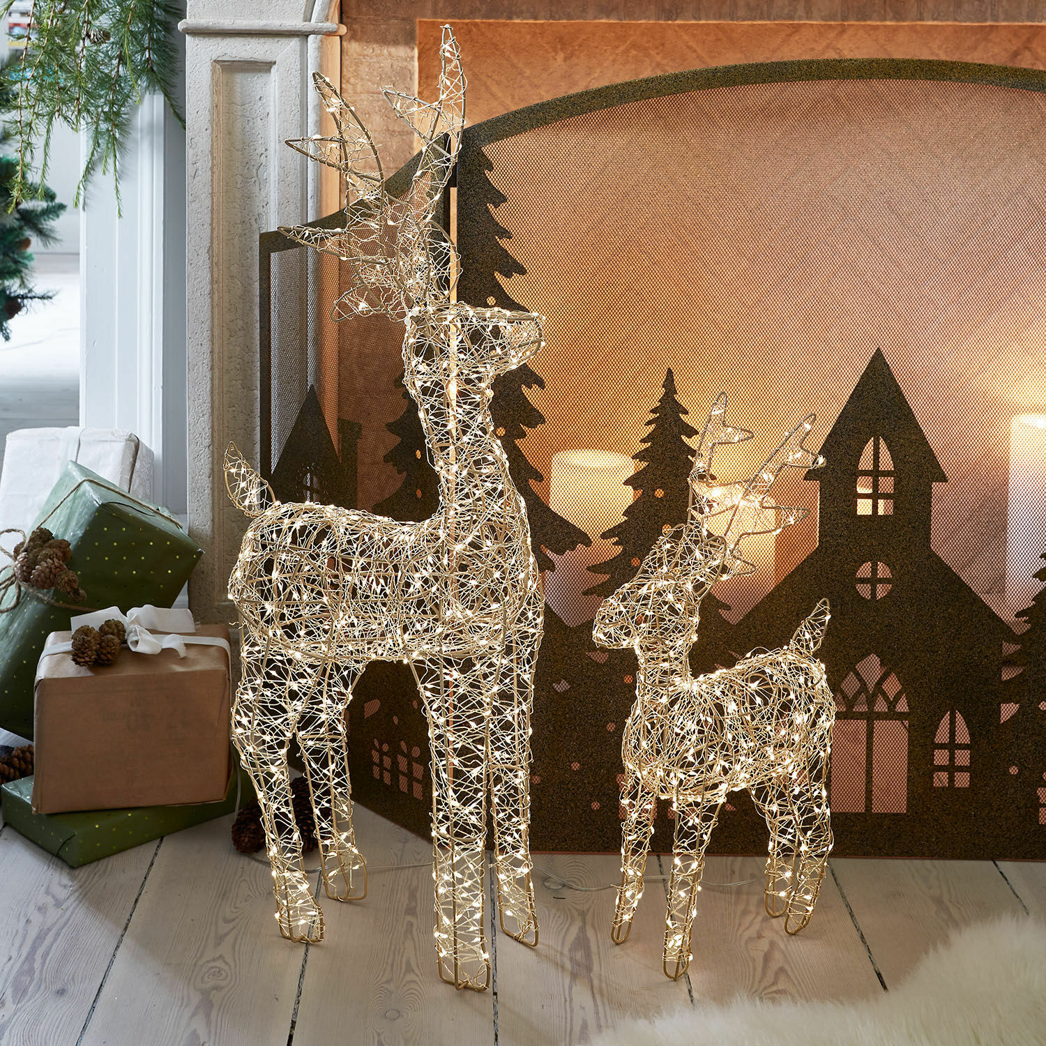 LED-Tierfigur 2er Set Lovili Zwei dekorative Rentierfiguren aus Draht mit warmweißen LED-Lichtern als Weihnachtsdeko im Raum
