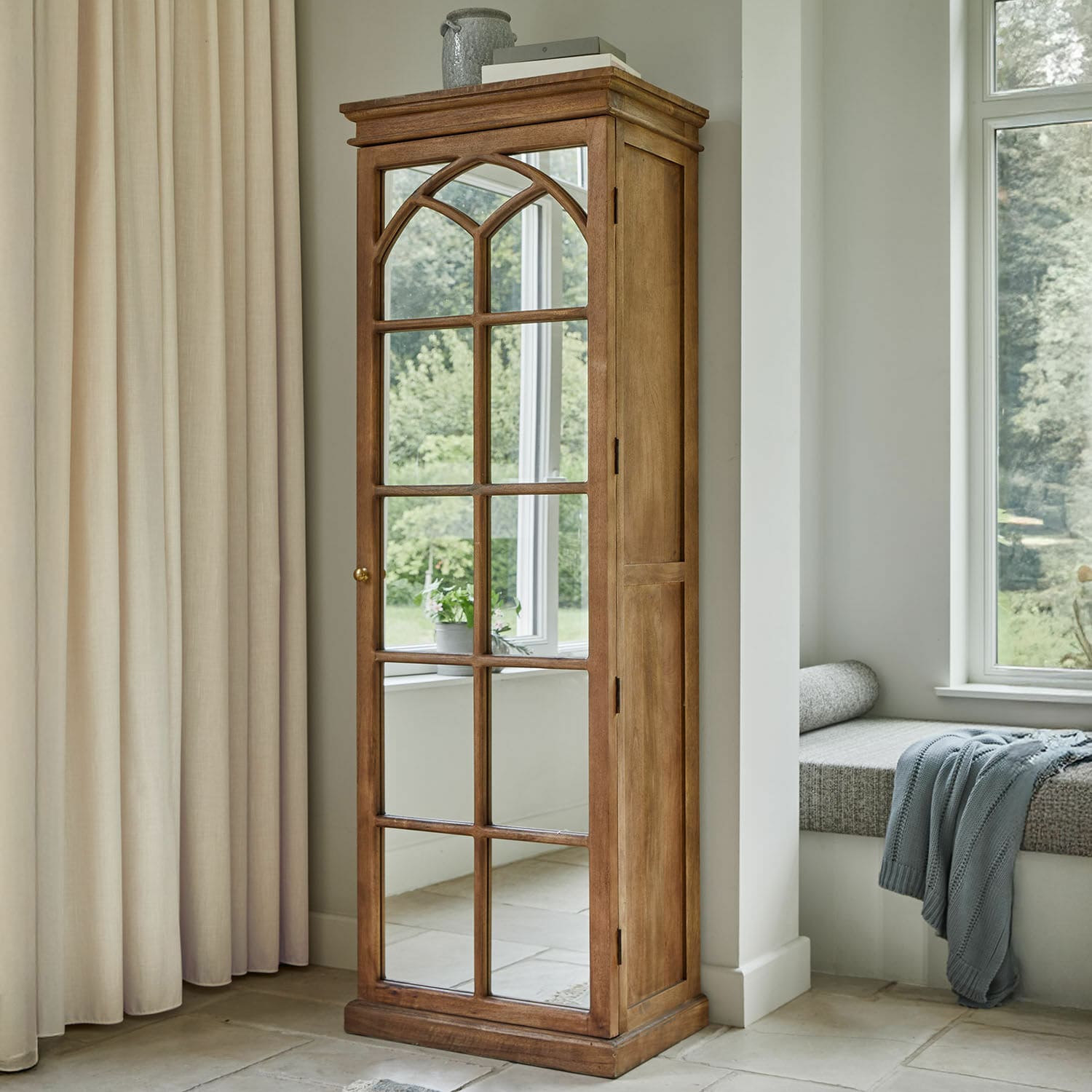 Schrank Cayey Holzschrank mit Spiegel im Vintage-Stil in natürlicher Holzfarbe für Wohnzimmer